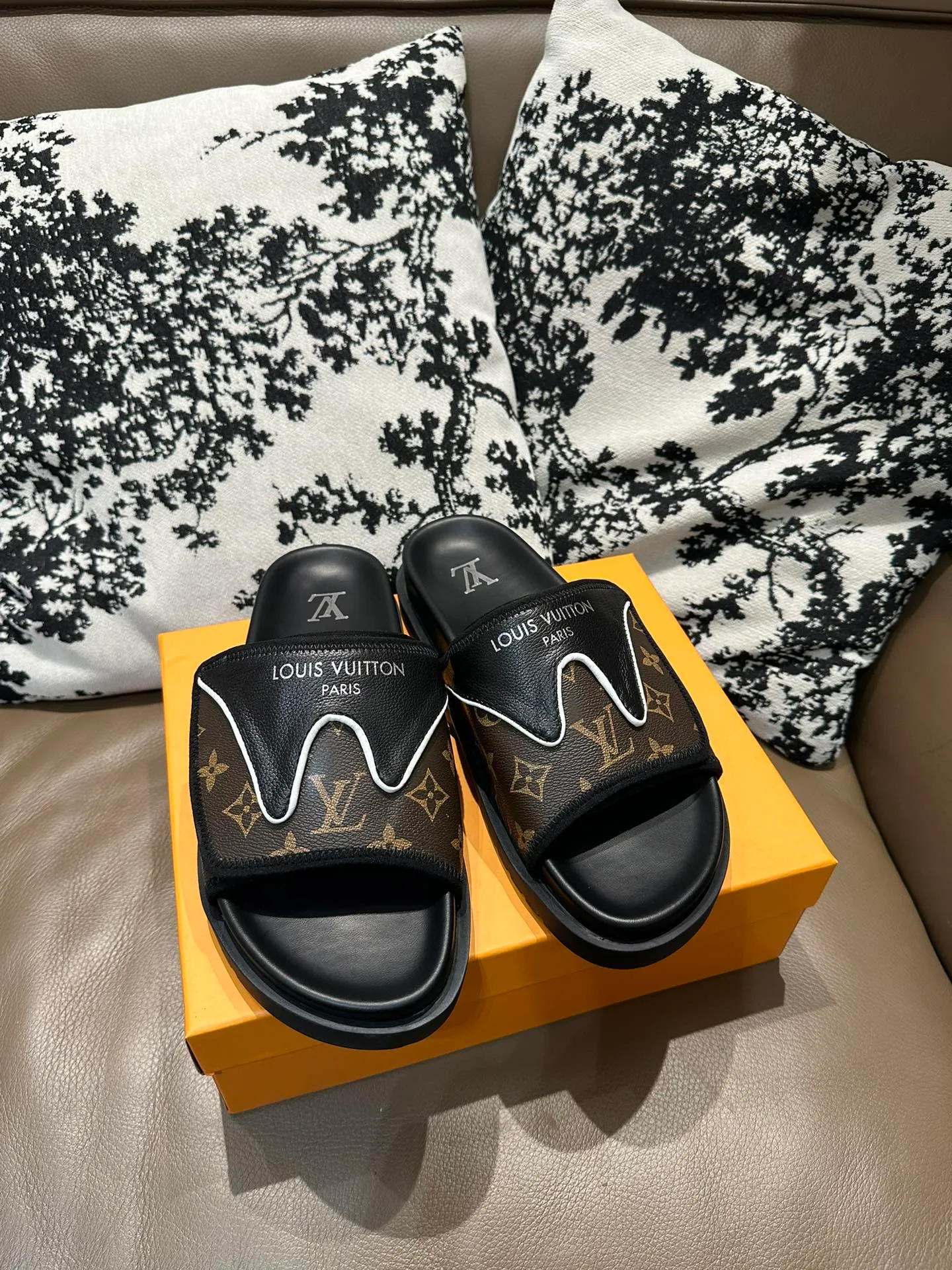 Men's shoes💰340💰 LV Velcro new style, cowhide surface, sheepskin lining, size 36-46